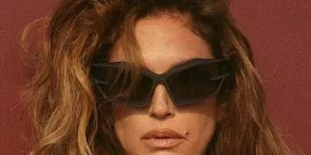Givenchy Giv Cut GV40049I 97A - As Seen On Addison Rae & Cindy Crawford