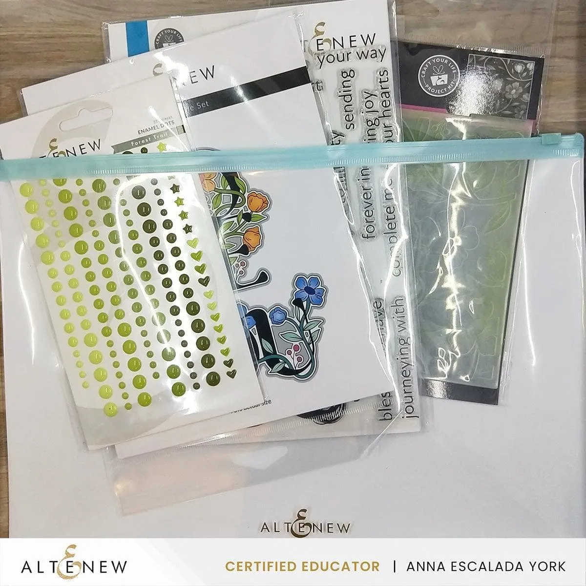 Zip 'n' Keep Pouches Bundle (12 pcs, 3 Assorted Colors)
